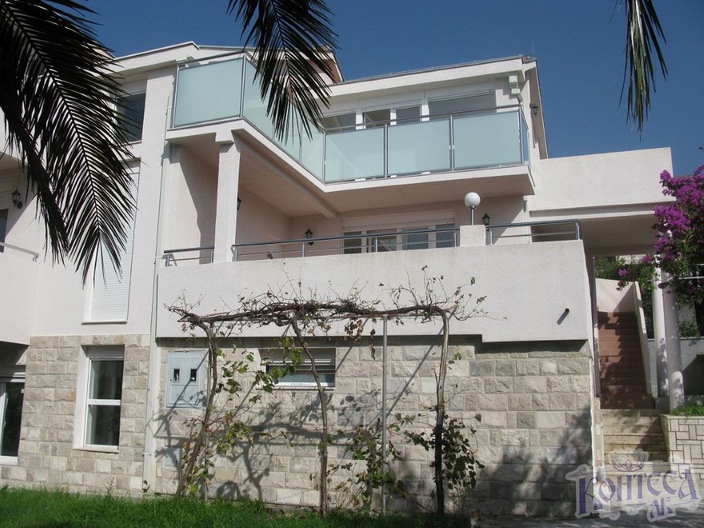 Частный дом в Тивате